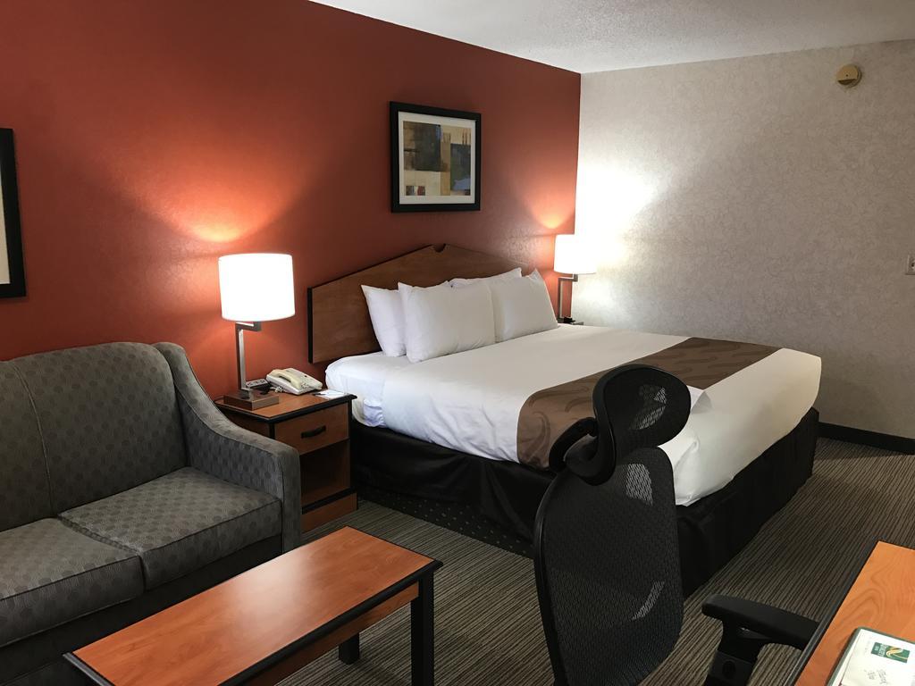 Quality Inn & Suites Garden Of The Gods Colorado Springs Exterior photo