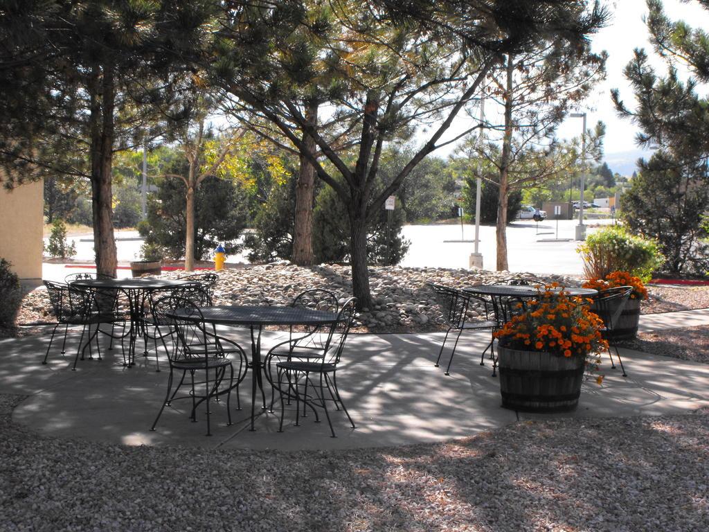 Quality Inn & Suites Garden Of The Gods Colorado Springs Exterior photo