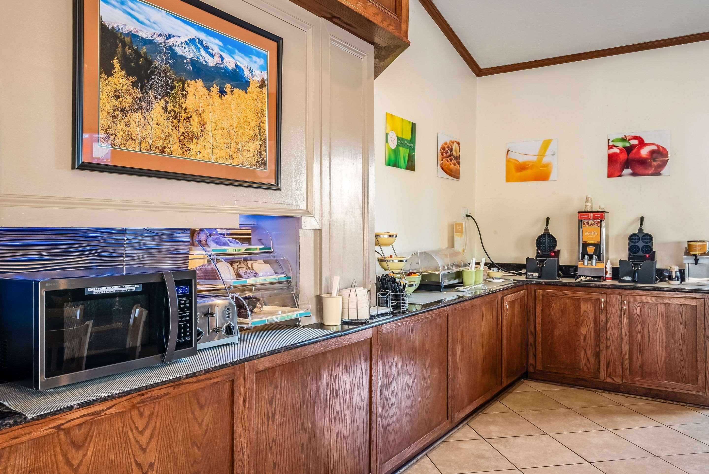 Quality Inn & Suites Garden Of The Gods Colorado Springs Exterior photo